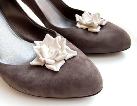 Cream Leather Flower Shoe Clips