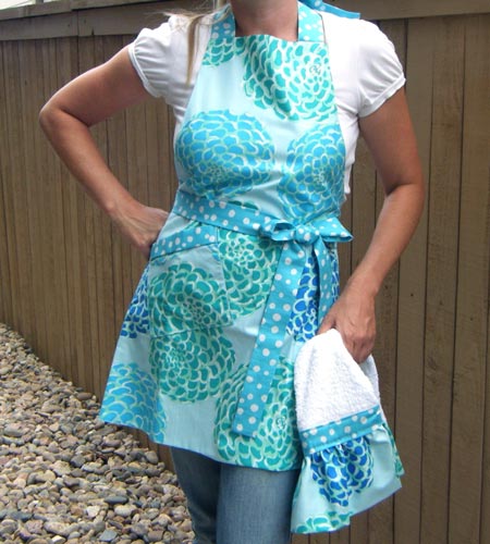 Turquoise Mum Flower Apron