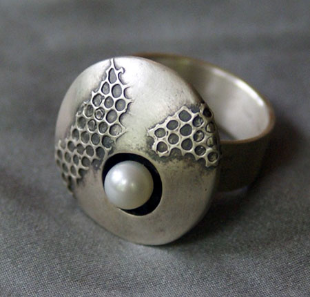 Pearl Focal Honey Comb Ring